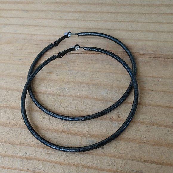 Fashion Jewelry Jewelry - 🔥🔥Black Latch back 3" Earrings NWOT